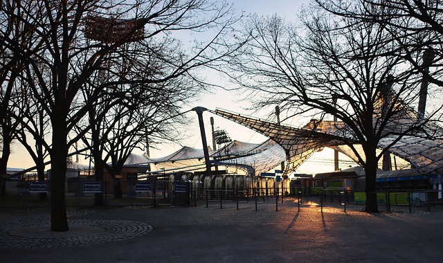 图中占据更 图中占据更